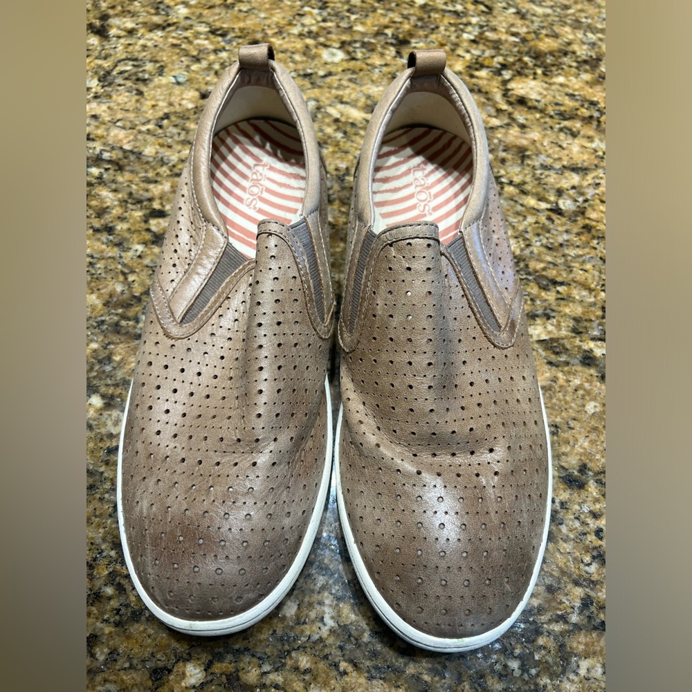 Taos women's size 10
